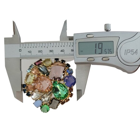 Gold Tone Molded Glass, Rhinestone Prong-Set Cluster Brooch, M768 - Picture 9 of 10